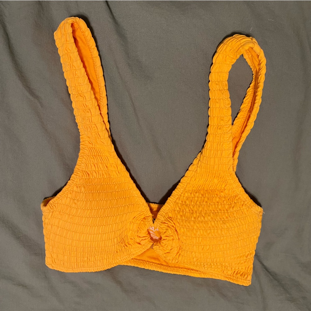 Bikini - Picture 7 of 8